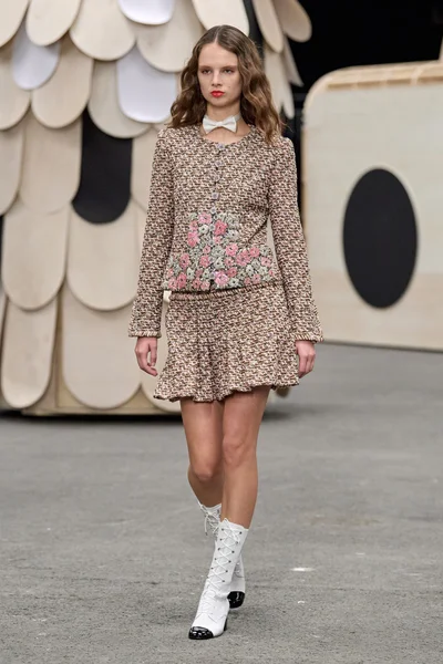 Look 7